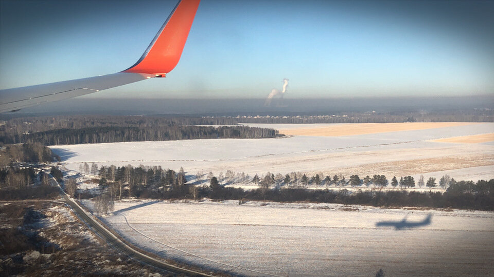 Полный размерКоротко об экологических раскладах на местности — нормальный такой смог. За городом можно подумать, что ты в Финке, но не стоит смотреть на горизонт — там обязательно будет пыхтящий завод, а то и два.