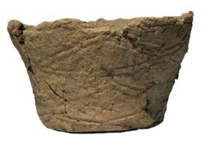  Во времена расцвета в Нессе доминировала культура желобковой керамики (Grooved Ware). Этот  сосуд был обнаружен при раскопках структуры 14. (Изображение:   Woody Musgrove )