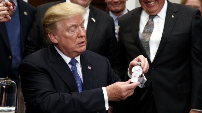 По Райан Standifird -14 мая 2018 г.