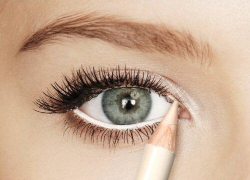 Советы для отличного нанесения макияжа, чтобы подчеркнуть красоту ваших глаз за очками