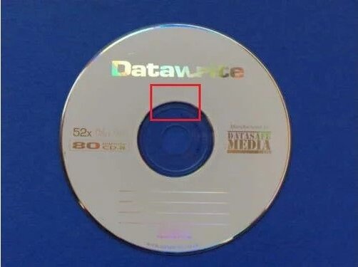 Место сверления CD-диска для кровли