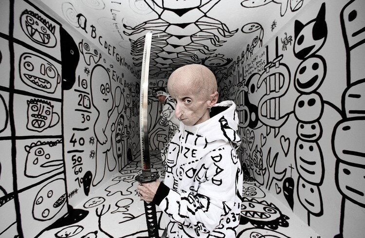 Леон Бота - южноамериканский художник , диджей и музыкант с заболеванием Прогерия.