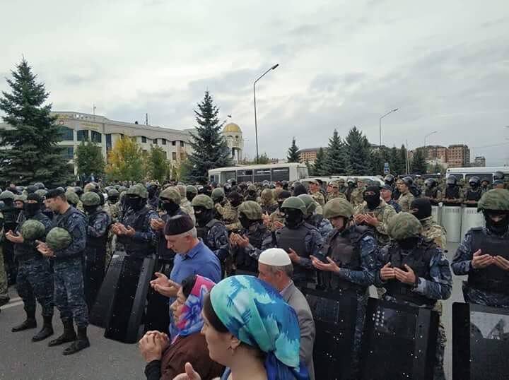Намаз на Кавказе - святое дело. Перед ним уступают все бытовые распри