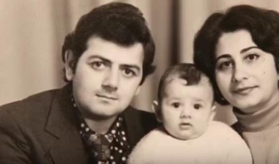 Михаил Галустян с родителями, 1979