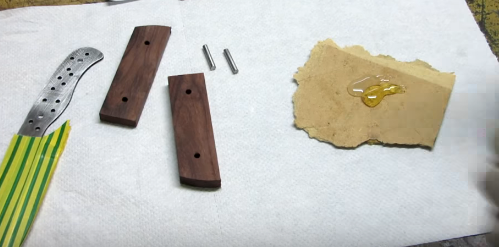 Подготовка к склеиванию рукояти.