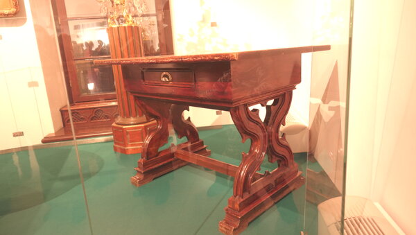 Стол в готическом стиле. Проект Ф.О. Шехтеля. Фабрика П.А. Шмита. Москва. Конец XIX века