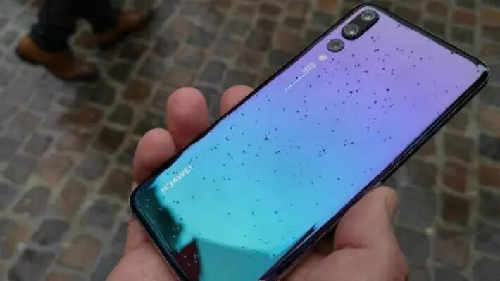 Huawei P20 в цвете Twilight