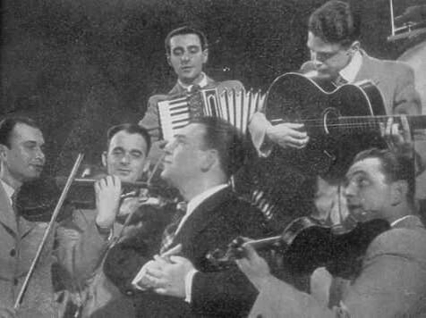 Аркадий Островский (с аккордеоном)