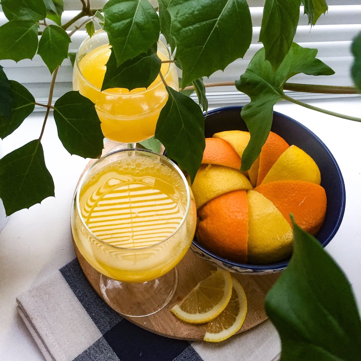 День апельсинов и лимонов картинки. Сок лимона. Цитрусовые в кулинарии.. Мед лимон апельсин. Свежевыжатый лимонный сок.