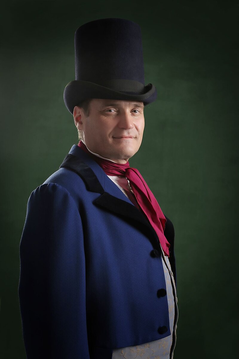 
Бегут года, меняя дни недели,
Весну на лето, осень за зиму,
А мы в душе, как маленькие дети,
Наивно верим в Счастье, Доброту.

Любовь считаем мы наградой Бога.
В ней растворяя горе и беду.
Всё будет хорошо на этом Свете!
Нам сердце говорит сто раз на дню.

Конечно жизнь, не россыпи алмазов,
Не рай земной, эдемские сады.
Но каждый день любовью измеряя,
Мы Со-Творяем жизнь свою в Пути.