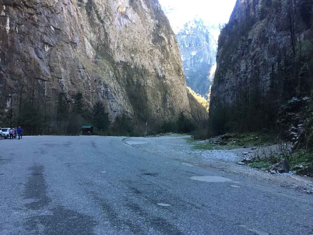 Каньон по дороге на озеро Рица