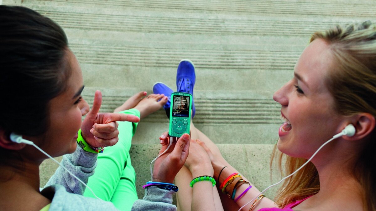 Учить английский язык всегда лучше с использованием материалов, которые вызывают у вас внутри позитивный отклик - по фильмам, сериалам, музыке