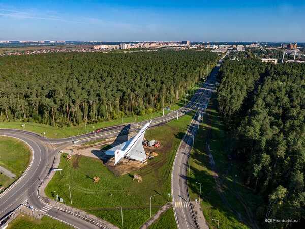 Ту-144 в Жуковском. Крылья на месте. Шасси на стойках ???