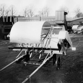 История становления компании Claas уходит глубоко в древность. За период своей деятельности в структуре, организации производства предприятия происходило множество трансформаций, изменений с четкой тенденцией к совершенствованию и расширению территорий влияния.