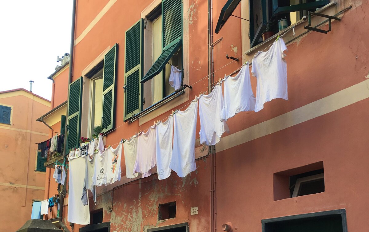 Фото: Piano Piano (мне эти простыни и трусы на улицах всегда казались неотъемлемой частью настоящей Италии)