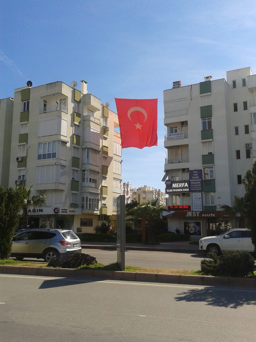 Турецкие флаги в Турции повсюду.