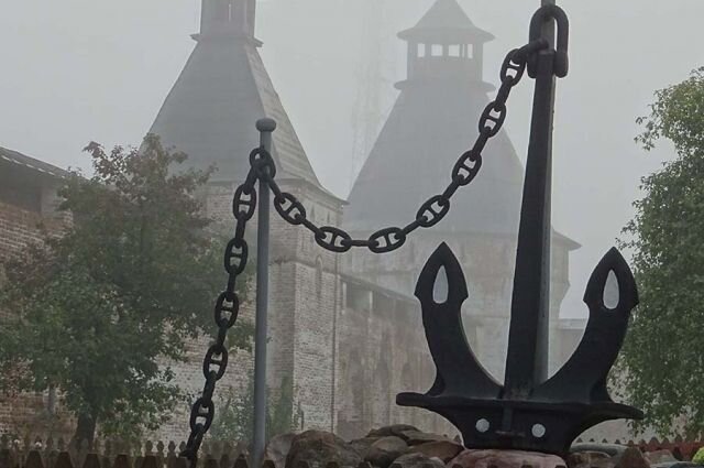 На территории монастыря установлен памятник иеромонахам, служившим судовыми священниками на судах Доброфлота и во время русско-японской войны. © / Наталья Шеина / Из личного архива