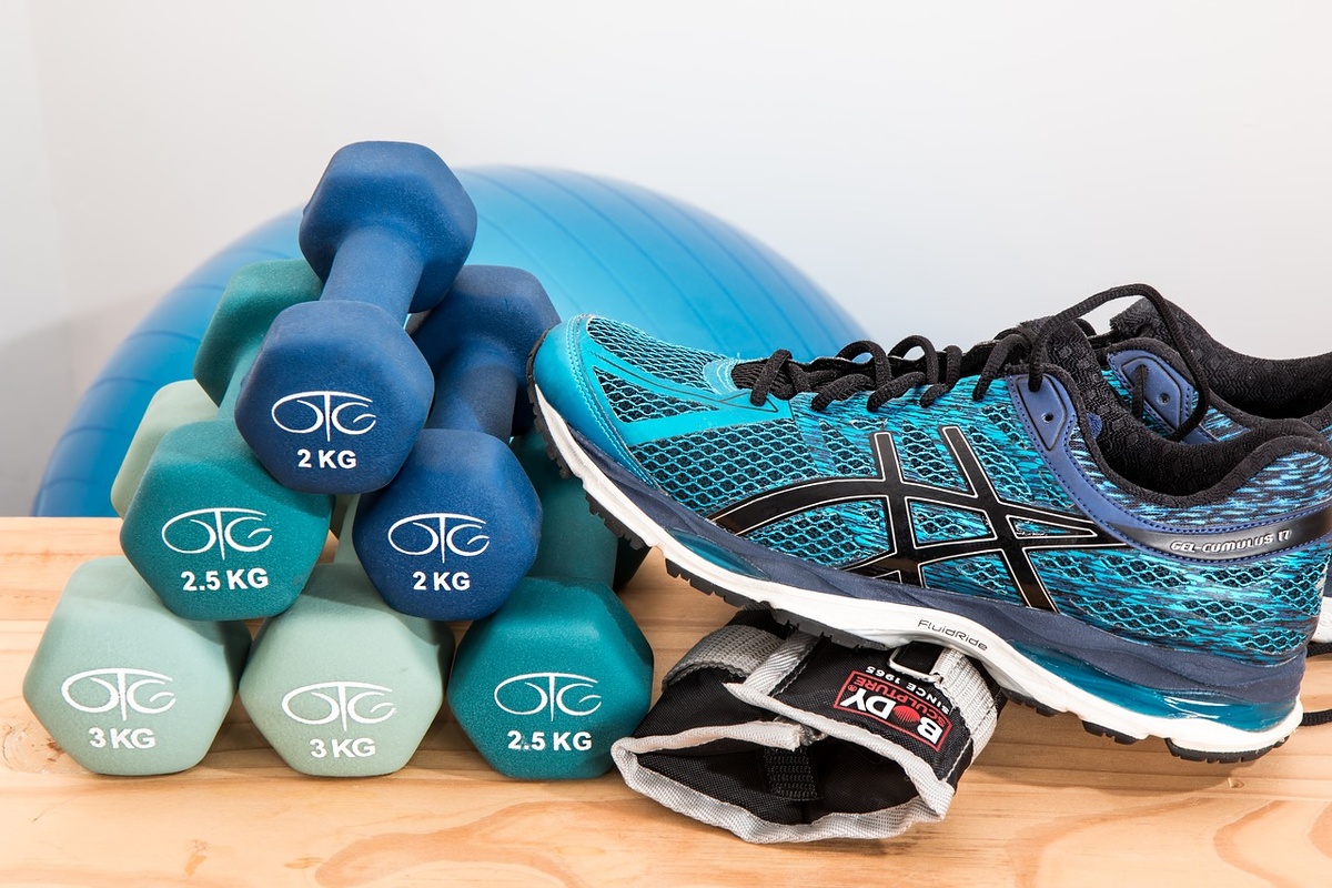 https://pixabay.com/photos/dumbbells-training-fitness-gym-2465478/