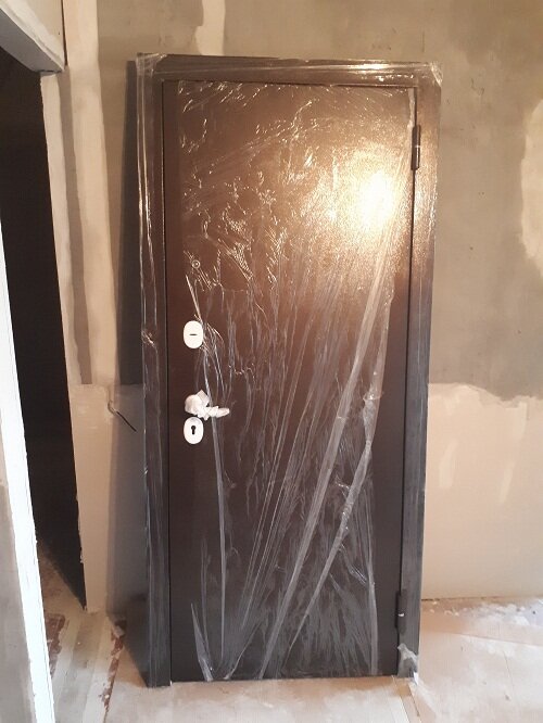 Металлическая дверь