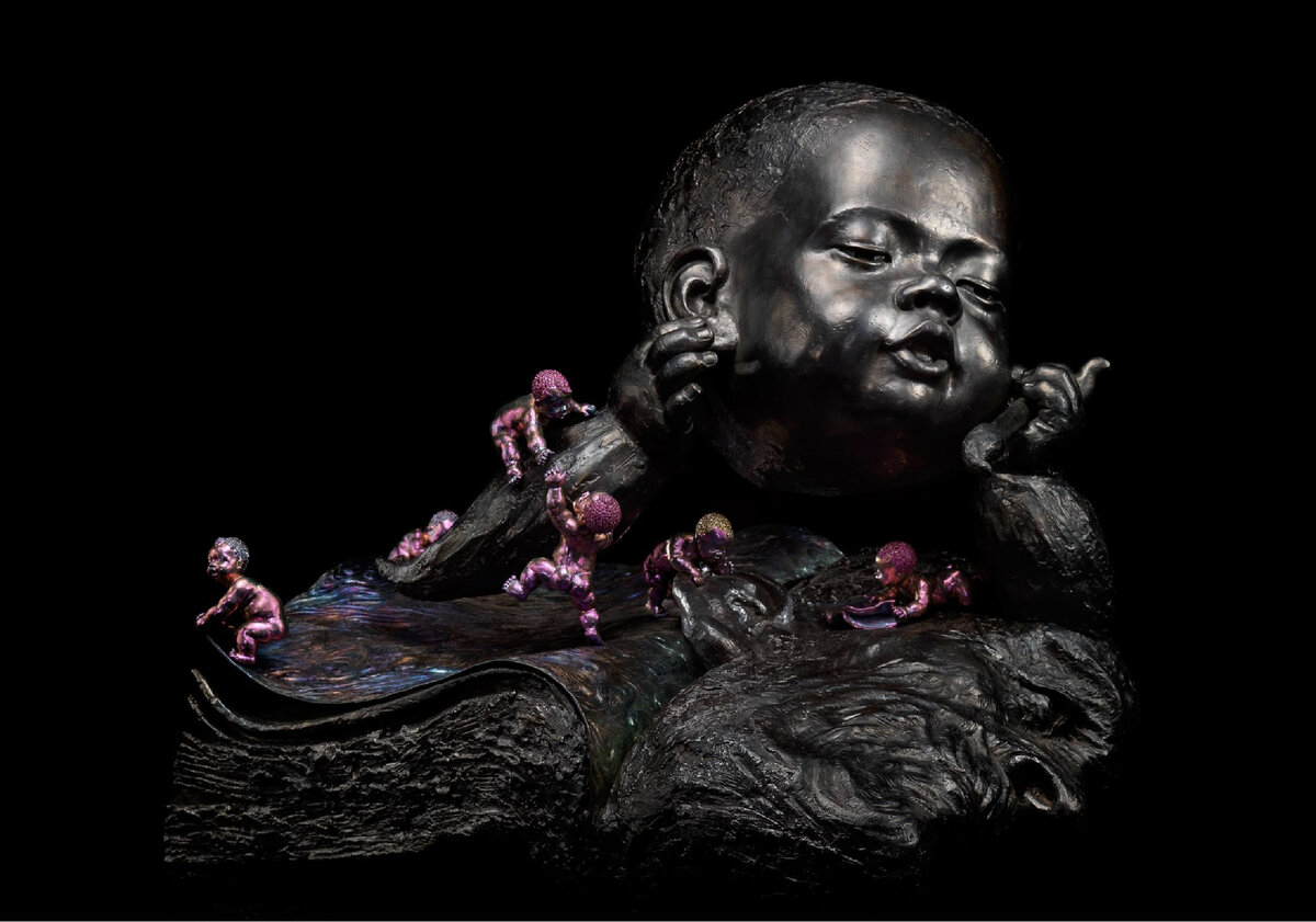 Скульптура "Будда", выполненная полностью из титана.