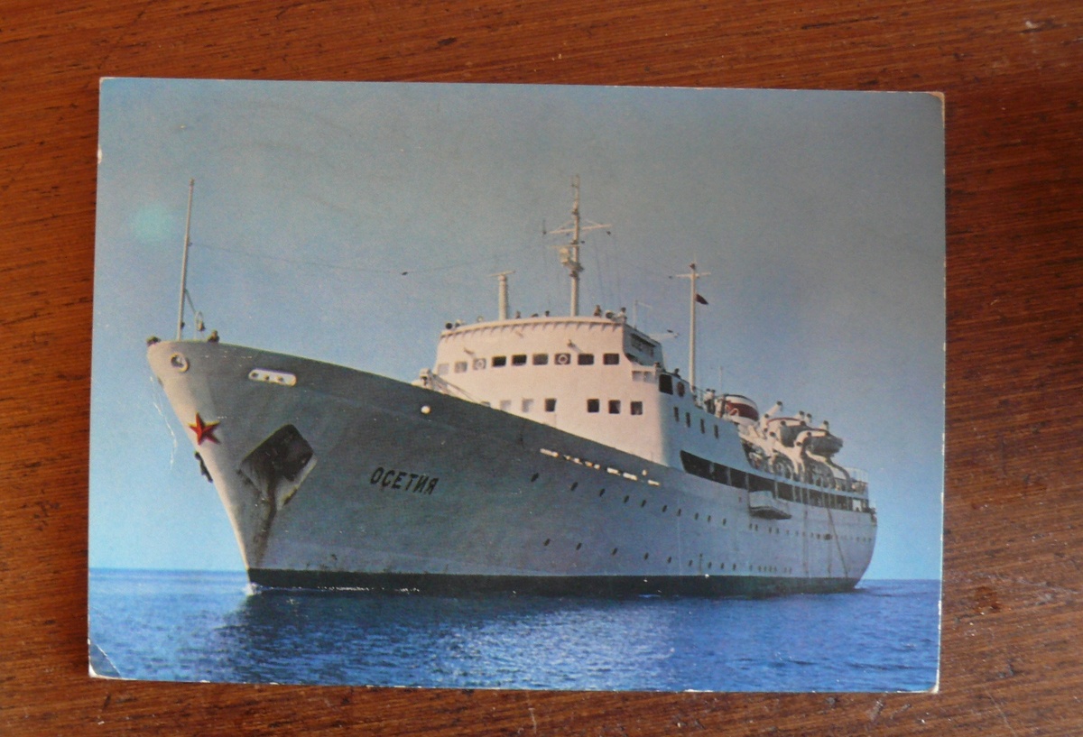 Тот самый теплоход «Осетия», где работала  переводчицей Римма Петровна Сергеева. Фото из её личного архива.