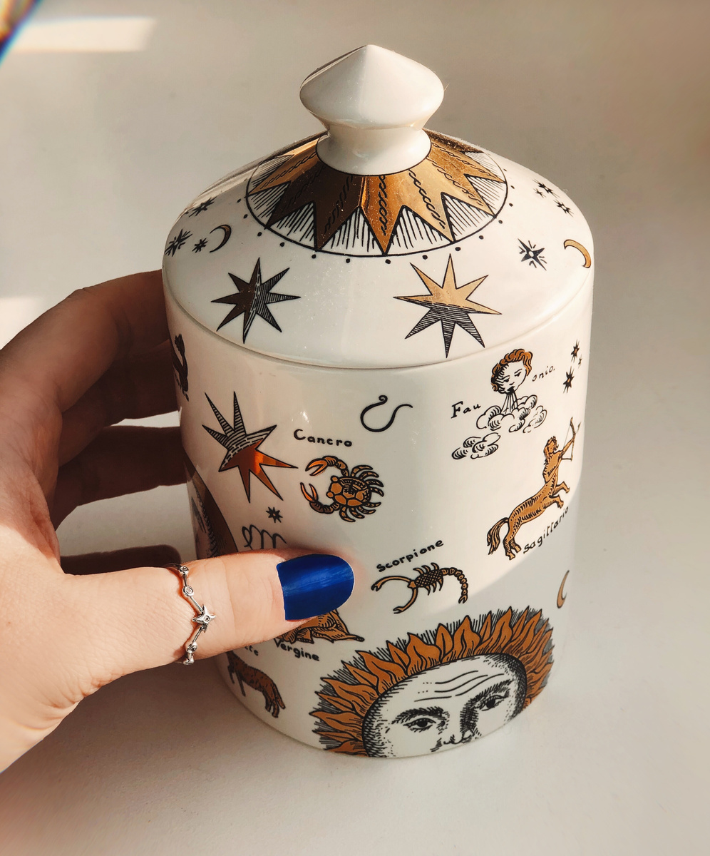 На фото мое любимое серебряное кольцо в виде созвездия, купленное пол года назад. И оно до сих пор доступно на сайте за 990руб. (со скидкой 644 руб.)! 