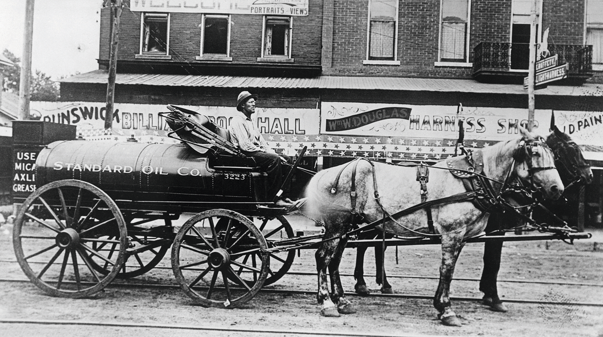 Одна из первых телег для перевозки нефтепродуктов Standard Oil. 1880-е годы