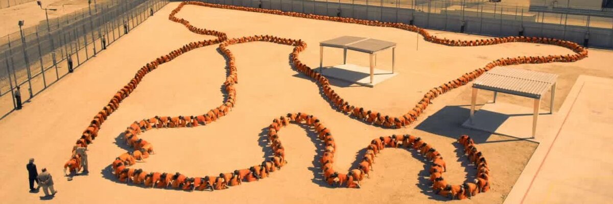 Кадр из фильма "Человеческая многоножка 3"