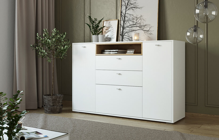 Высокий комод в гостиной