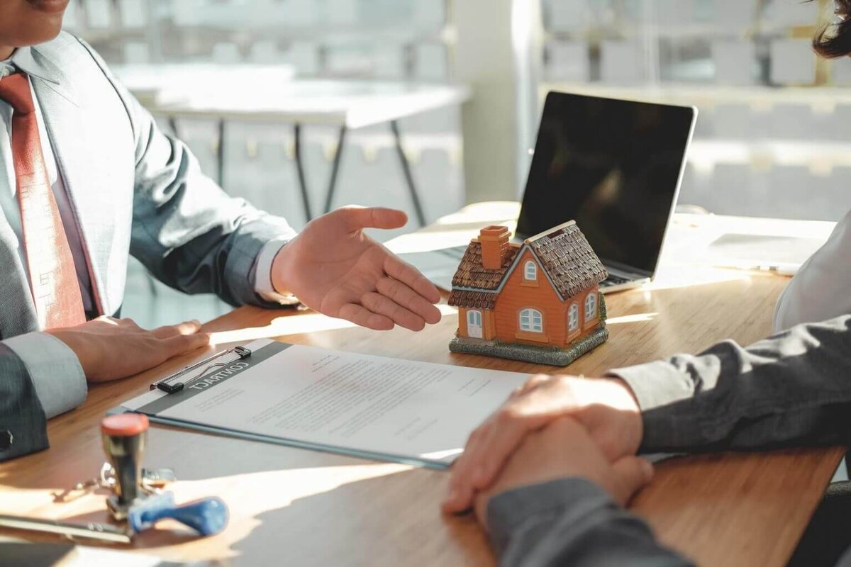  Юрист по земельным вопросам