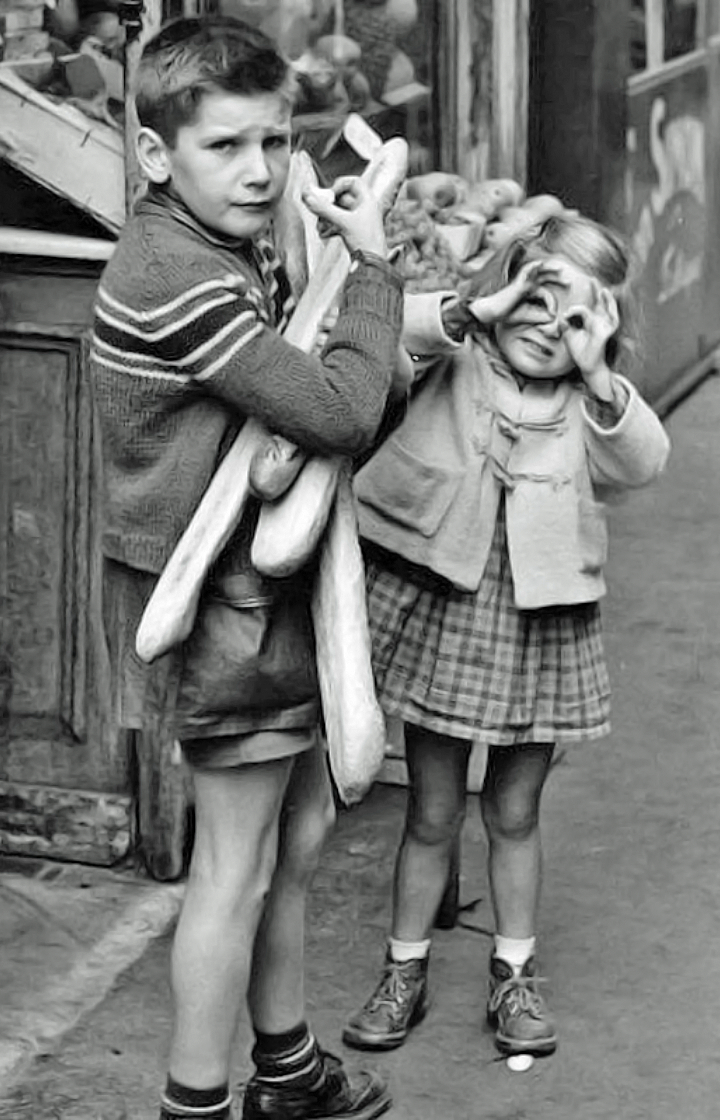 Фотограф Андре Мартин "Маленькая парижанка с чувством юмора", 1955 г.