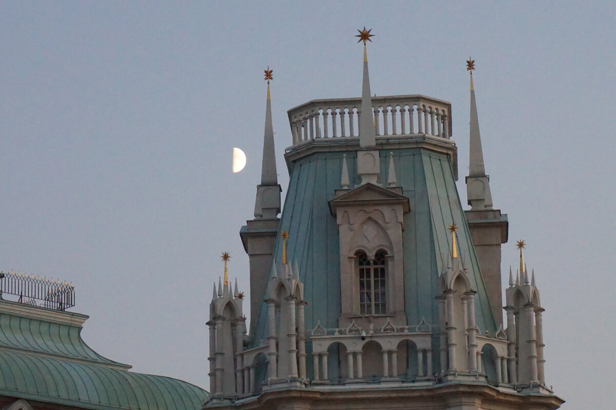 луна в Царицыно