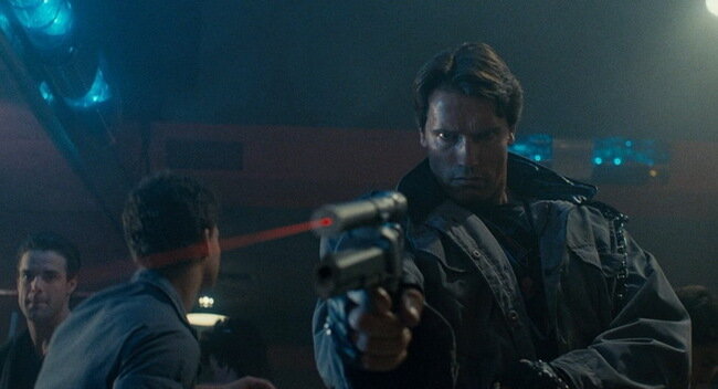 Сцена с перестрелкой в баре