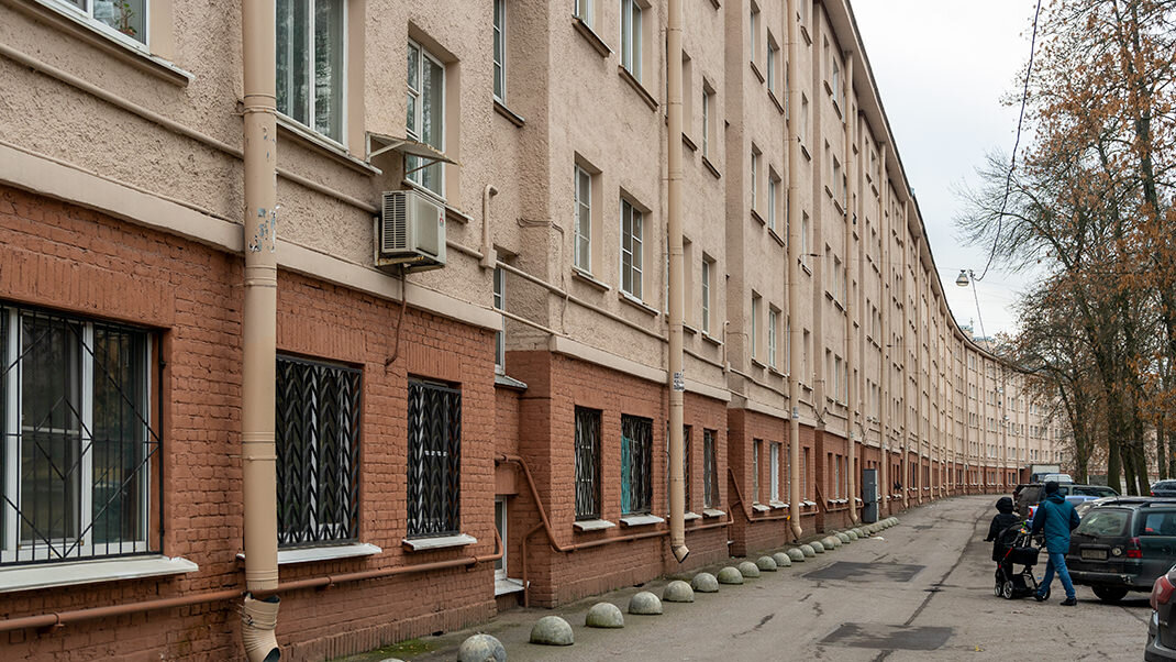 «Дом-колбаса» в Санкт-Петербурге