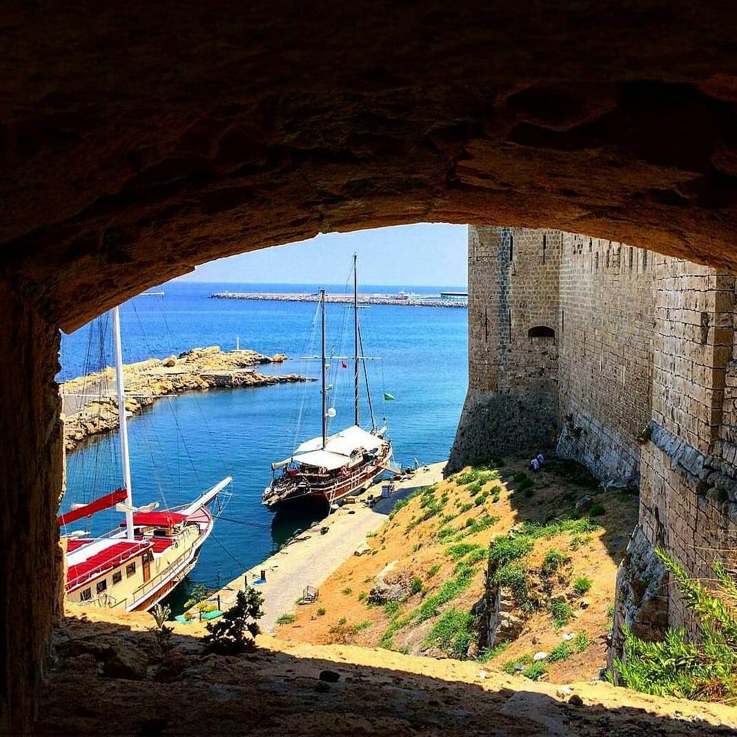 порт в Кирении, старинные замки