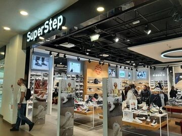Магазин в "Галерее" SuperStep. Здесь продают обувь всех ушедших брендов