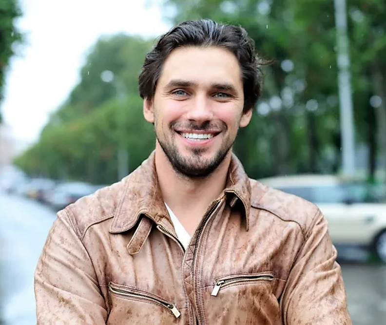   Известную актрису Галину Макарову знают по ролям бабушек, которых она исполняла.
Так вышло, что по политическим причинам она поменяла себе имя на Галину.-5