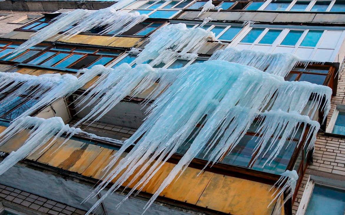 На кого будет возложена вина, если лед с балкона повредит чужое имущество или нанесёт вред здоровью