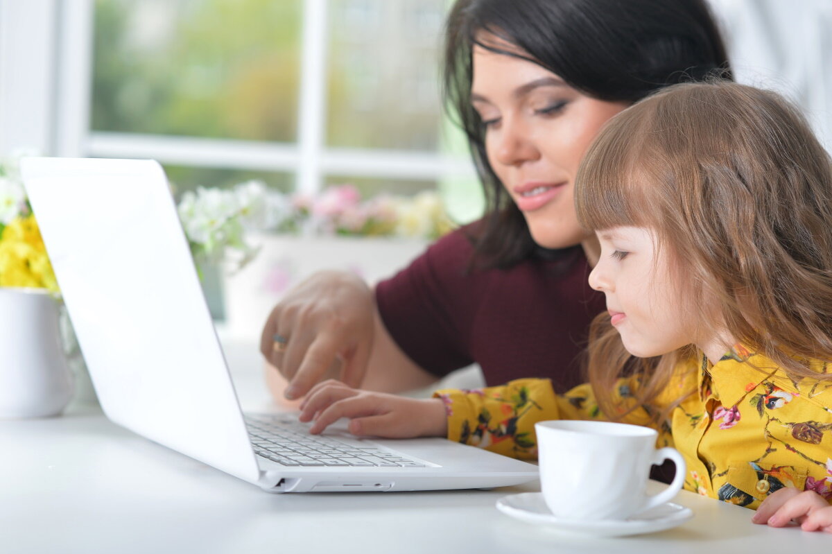    Для маленьких детей стоит установить родительский контроль, чтобы доступ был лишь к мультикам и обучающим программам