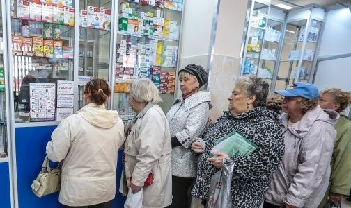 Очередь в аптеке. Для иллюстрации