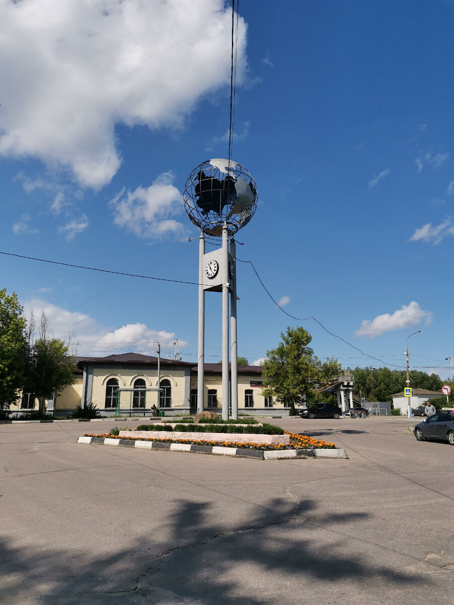 Часы у вокзала