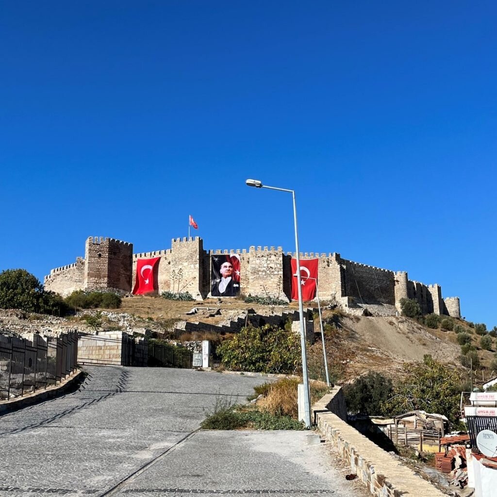 Вид на крепость со стороны храма Иоанна Богослова.