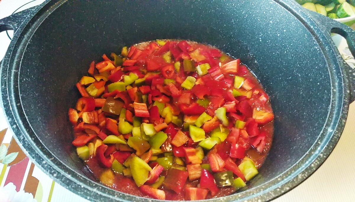 Лечо из огурцов 🥒 с помидорами 🍅 и перцем 🌶️. Относится к таким  заготовкам, которые хочется повторять каждый год. | Мои Рецептики | Дзен