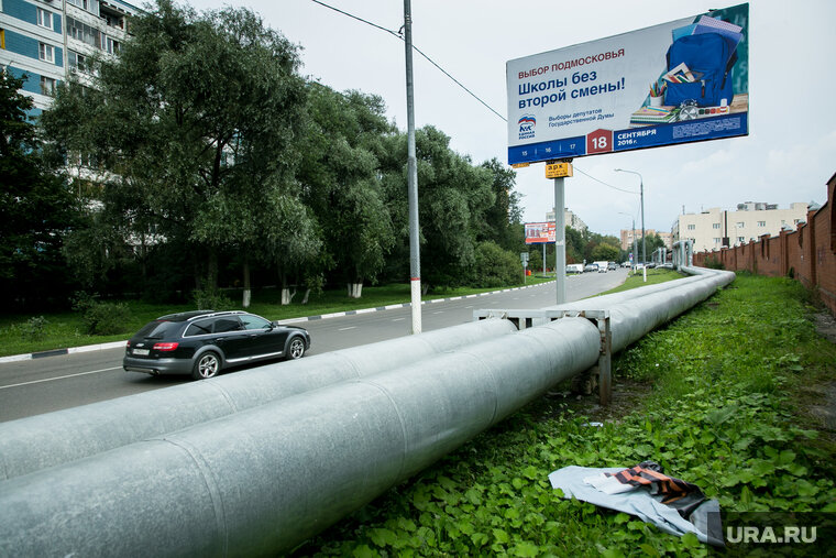    Водитель Audi после столкновения вылетел на встречку и врезался в трубопровод