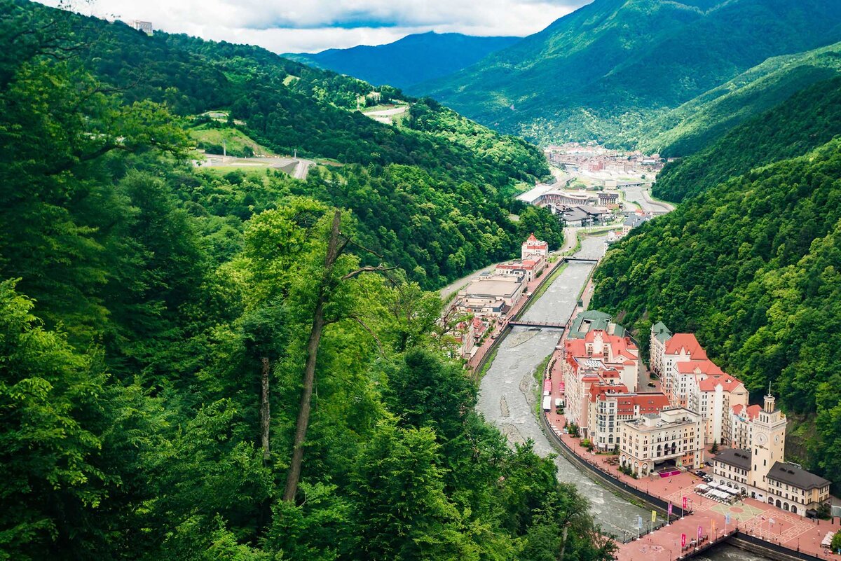 Красная Поляна в Сочи летом. Здесь и далее все фото взяты из открытых источников