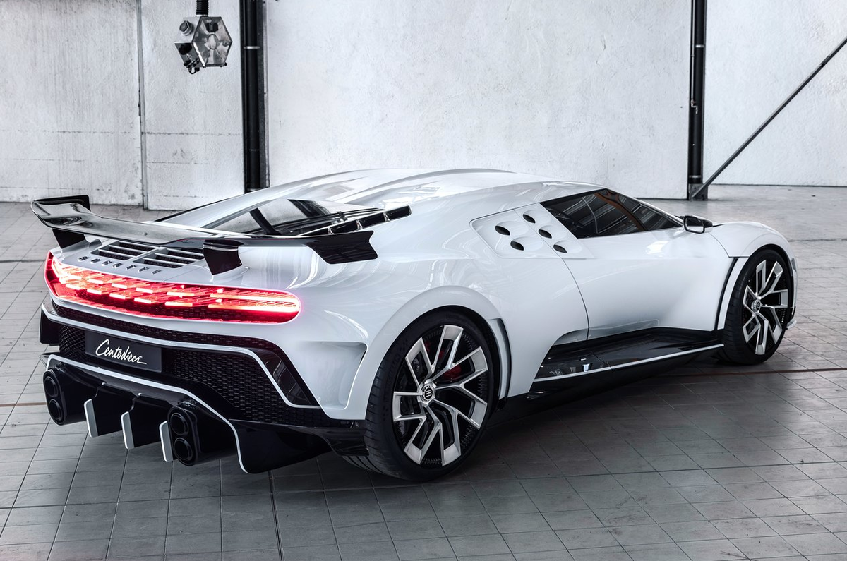 Самый крутой 2020 года. Бугатти 2020 Centodieci. Bugatti 2020 Centodieci автомобиль. Бугатти 2019 Centodieci. Новый Бугатти 2021 Centodieci