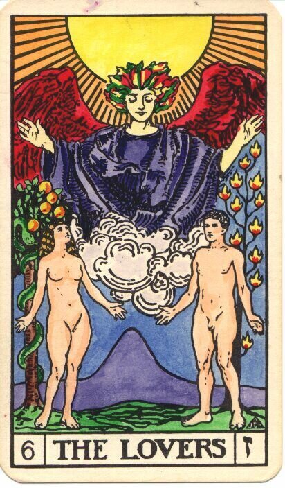 Карта означает неизбежность выбора, который необходимо сделать, руководствуясь больше интуицией, чем разумом. Может означать, что в вашей жизни появилась ваша "половинка". В сильной позиции означает большую эмоциональную свободу, пренебрежение последствиями поступков, продиктованных чувствами. Перевернутая карта означает: отрешение от своей "половинки", невозможность брака, нереальность планов (изображение взято из открытых источников).