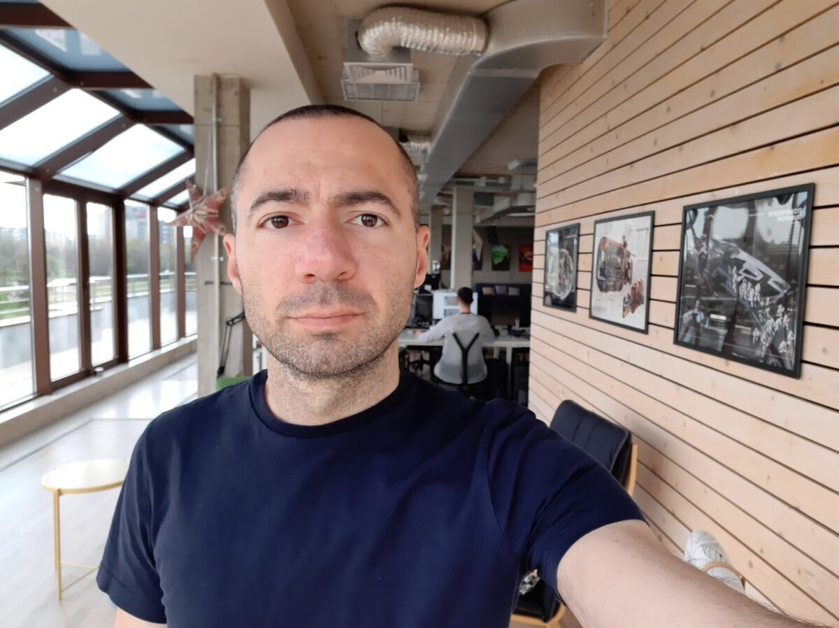 Фото на фронтальную камеру SAMSUNG Galaxy A50
