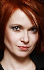 Сараби – это мать главного героя, озвучила ее Мария Фортунатова, которая до этого принимала участие в озвучивании важных женских персонажей во многих популярных сериалах и фильмах.
