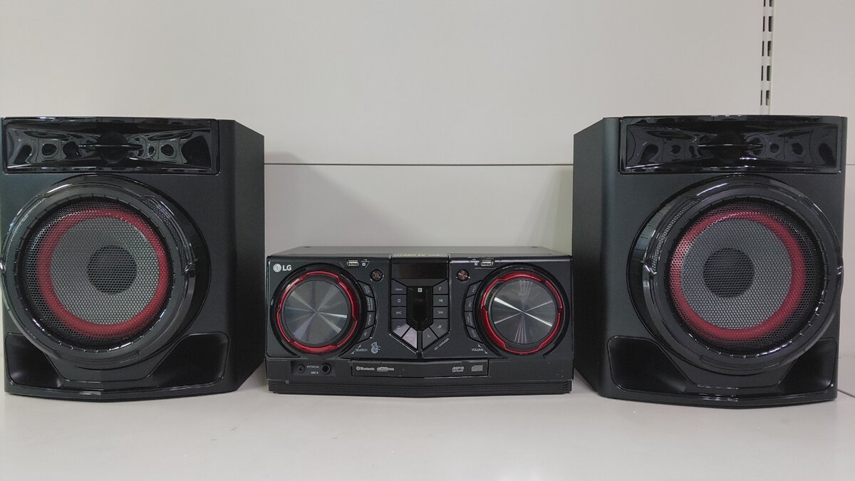 Музыкальный центр LG CJ44.